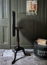 Load image into Gallery viewer, Antique Georgian mahogany tilt top tripod lamp table