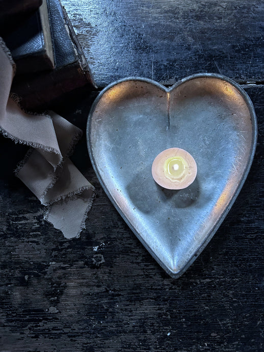 Antique metal aluminium heart shaped baking pan
