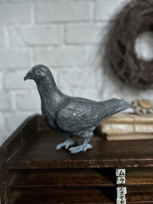 Antique cast iron decorative pigeon indoor or outdoor garden ornament