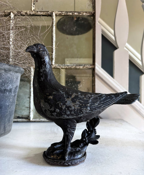 Antique cast iron decorative pigeon indoor or outdoor garden ornament
