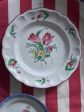 Load image into Gallery viewer, Antique mid 19th Century French Keller &amp; Guerin Luneville &quot;Old Strasbourg&quot; tulip pattern plate