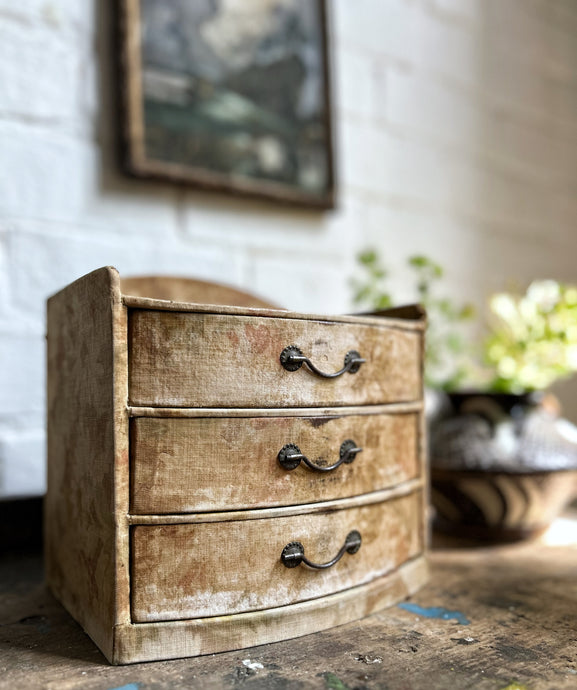 Early 20th Century Vintage floral linen fabric covered keepsake jewellery box