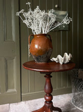 Load image into Gallery viewer, Georgian antique simple country house style tripod leg wine side table