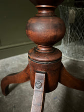 Load image into Gallery viewer, Georgian antique simple country house style tripod leg wine side table