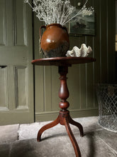 Load image into Gallery viewer, Georgian antique simple country house style tripod leg wine side table