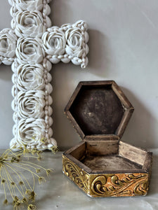 An antique Italian florentine gilt gilded wooden hand painted keepsake box