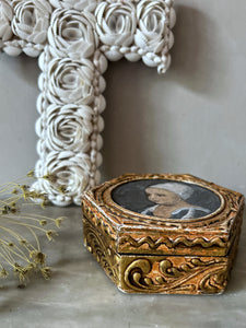 An antique Italian florentine gilt gilded wooden hand painted keepsake box