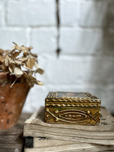 Small wooden Vintage gilded Italian Florentine keepsake box Raphael Madonna image