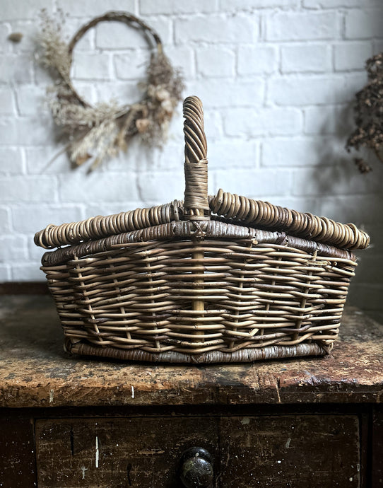 Vintage early 20th Century Bakers Hamper basket