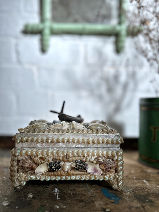 Vintage shell jewellery box sailors souvenir with metal anchor decoration on lid