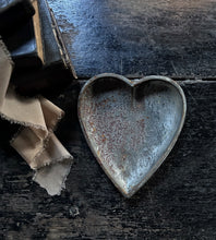 Load image into Gallery viewer, small Antique metal heart shaped aluminium baking pan