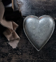 Load image into Gallery viewer, small Antique metal heart shaped aluminium baking pan