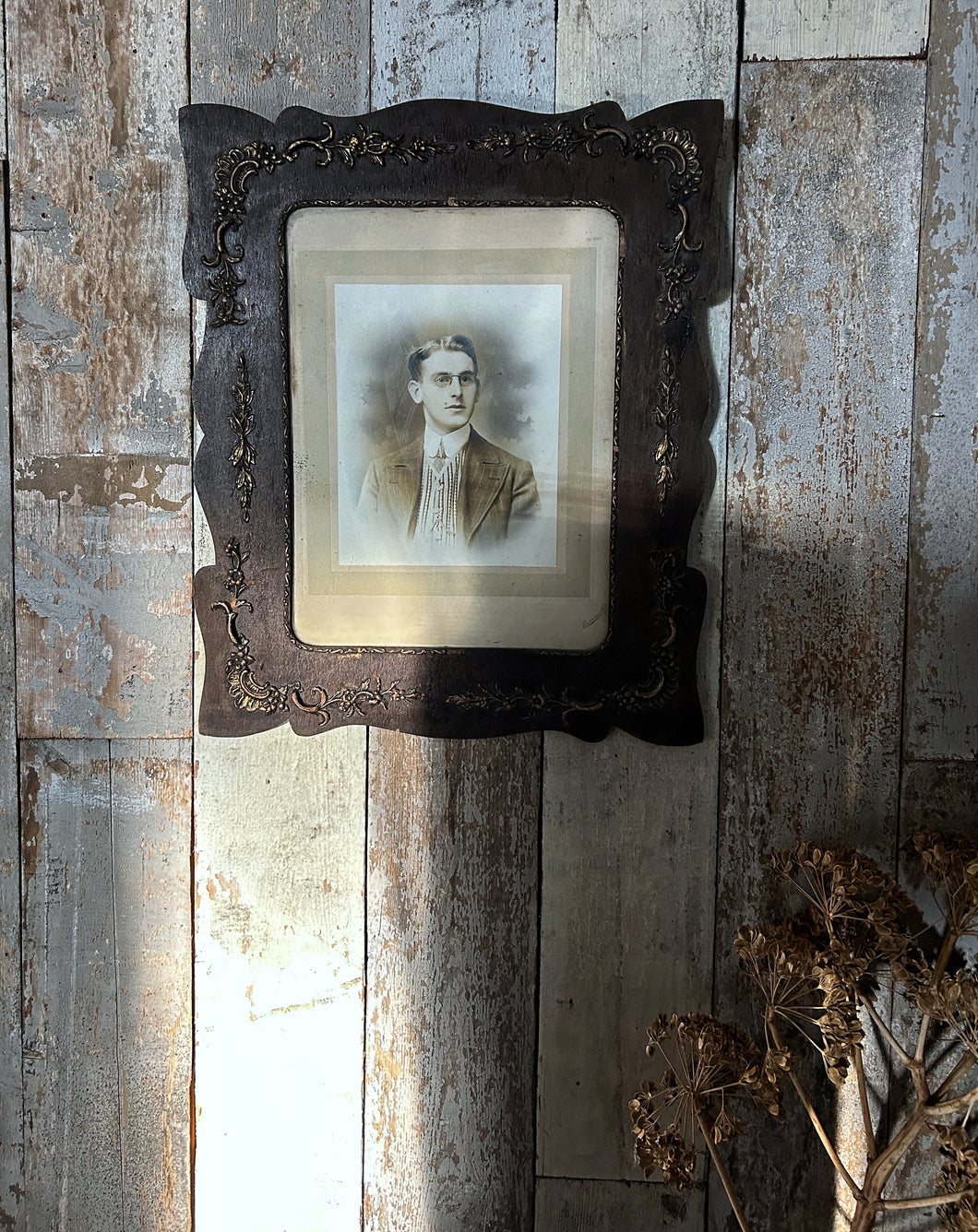Beautiful Decorative wooden and gilt Victorian Antique picture frame