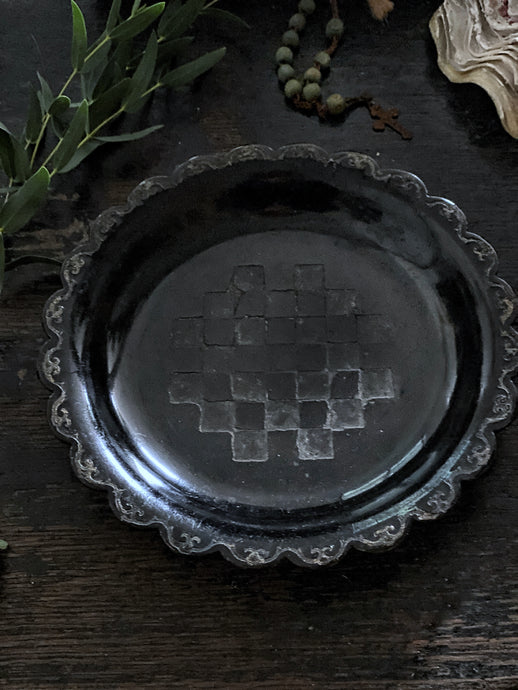 A pretty scalloped vintage French black papier mache dish